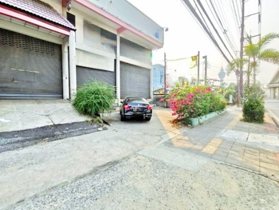 รูป ใกล้ BTS ศรีนครินทร์ 500 ม. และหอชมเมืองสมุทรปราการ 1ไร่ 1000 ตร.ม. สุขุมวิท83 BTSปากน้ำ ที่ดินพร้อมอาคาร 3ชั้น 5นอน 4น้ำ - รูปที่ 6/8