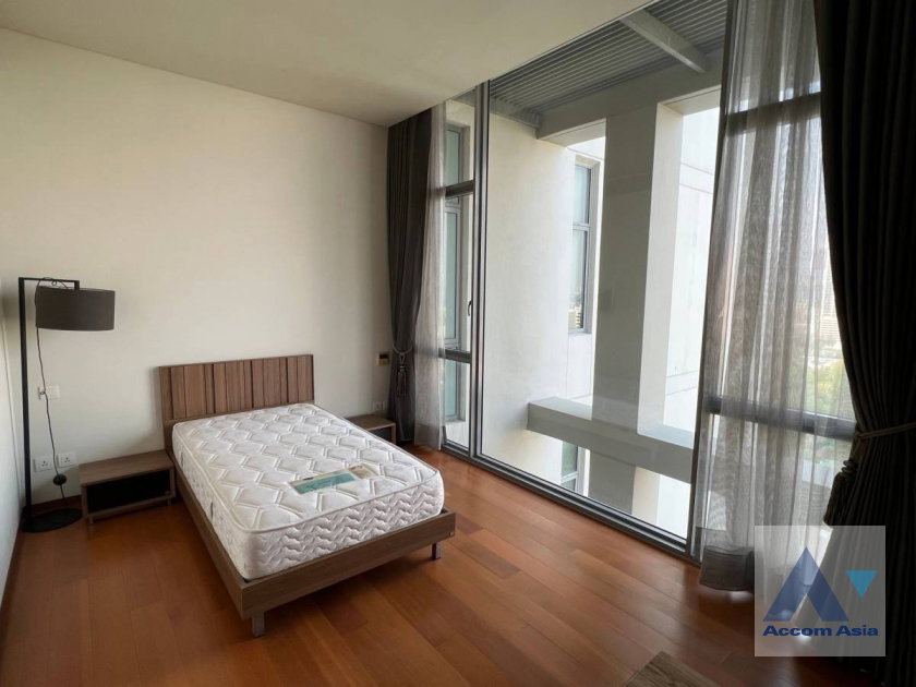 รูป 🔼🔽 AccomA 📩  Bright condominium with spacious layout and soft-toned design (AA22685) - รูปที่ 8/12