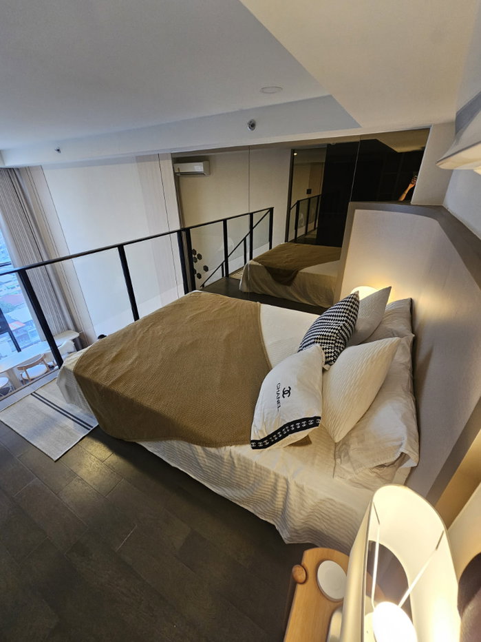 picture Park Origin Chula Samyan【𝐑𝐄𝐍𝐓】🔥The decor emphasizes simplicity, with a white and gold tone that adds elegance. 🔥  Contact Line ID: @hacondo - 2/9