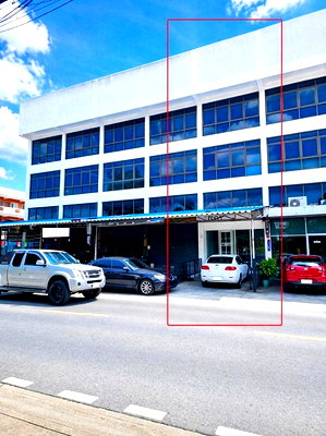 เช่าอาคารพาณิชย์ นิคมบางชัน : พระยาสุเรนทร์ รามอินทรา107-111 ให้เช่าตึกพาณิชย์ 3.5 ชั้น 23 ตรว. 318 ตรม. Lotus 7-Eleven แฟชั่น 3 กม. ตลาดหทัยมิตร 1.2 กม.