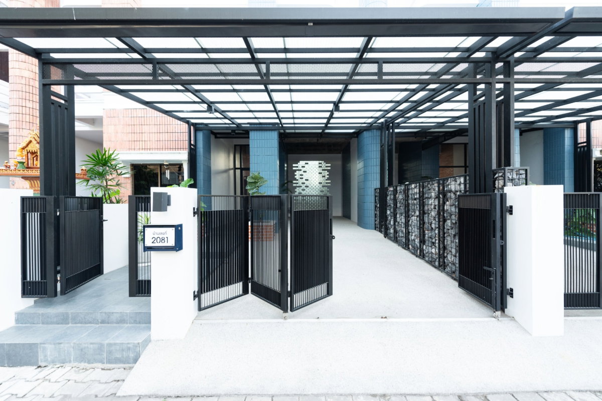 รูป Home Office Renovated and Ready to Sell / For Rent – Sukhumvit, Bangna Area - รูปที่ 10/52