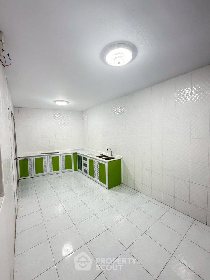 รูป ทาวน์เฮ้าส์ 3-ห้องนอน ที่ หมู่บ้านเออร์เบินสาทร ราชพฤกษ์ ใน บางจากภาษีเจริญ (ID 2782394) - รูปที่ 11/19
