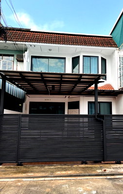 Townhouses for rent Bangkok : WS7010 🚨 Modern style house in the heart of Ratchada 🚨 Near Airport Rail Link Makkasan. Only 39,000 baht/month.