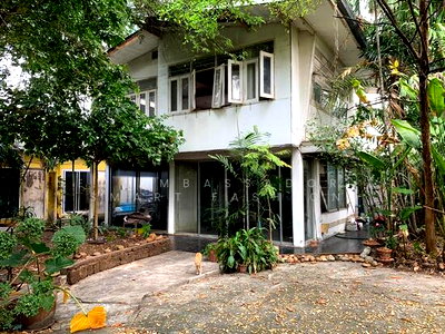 Land for rent Central Plaza Bang Na : 2-storey house for rent with land, Sukhumvit Soi 109 (Santikham Soi 8)