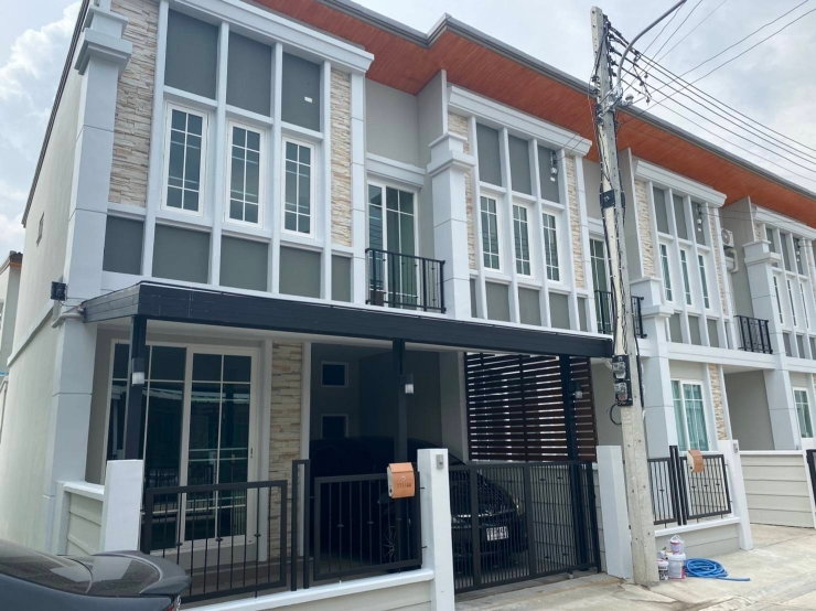 รูป โครงการ โกลเด้น ทาวน์ เจริญเมือง-ซุปเปอร์ไฮเวย์ - Golden Town Charoenmuang-Superhighway - รูปที่ 1/6