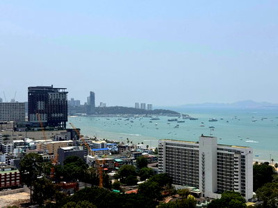Condos for sale Pattaya Sai 3 Road : Centric Sea Condo in the heart of Pattaya  1bedroom 1bathroom unit with great seaview located near Terminal21 Mall