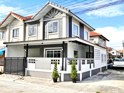 ขายทาวน์โฮม : ขายทาวน์เฮ้าส์พฤกษา 33 วัดลาดปลาดุก หลังมุม 22 ตร.ว. แต่งใหม่พร้อมเฟอร์ฯ ฟรีโอน