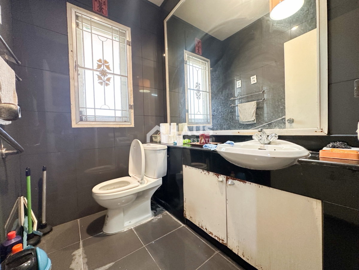 รูป 🚨 ขายตามสภาพ ทุบราคาด่วน! ถนนเมนติดสาย 1 (รีบจบใน 2 เดือน) 🔥 ขายบ้านเดี่ยว บ้านสวนพุทธมณฑล สาย 1 🔥 / 3 ห้องนอน #HRP1026 - รูปที่ 11/12