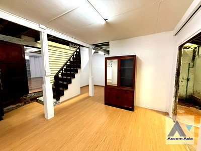 Houses for rent MRT Khlong Toei : 🔼🔽 AccomA 📩  6 BR House in Khlong Toei (AA45986)