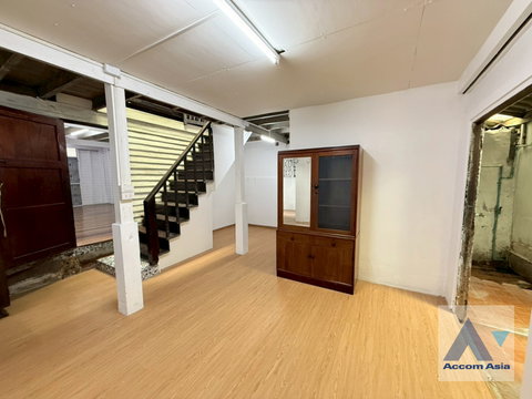 🔼🔽 AccomA 📩  6 BR House in Khlong Toei (AA45986)