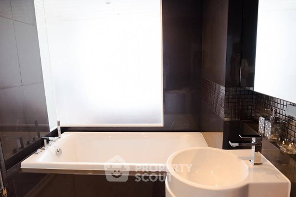 รูป คอนโด 2-ห้องนอน ที่ ริธึ่ม สาทร ใกล้ BTS สะพานตากสิน (ID 2783474) - รูปที่ 8/10