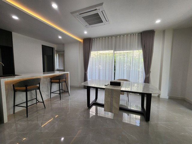 รูป บ้านเดี่ยวให้เช่า 2 ชั้น ปรับปรุงใหม่ สไตล์ Modern ขนาด 93 ตารางวา 4 นอน มีเรือนรับรองแยก อยู่หลังเซ็นทรัล พระรามสอง - รูปที่ 5/8