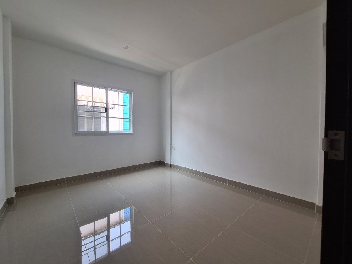 picture Townhouse for sale ready for transfer ofownership - 9/14