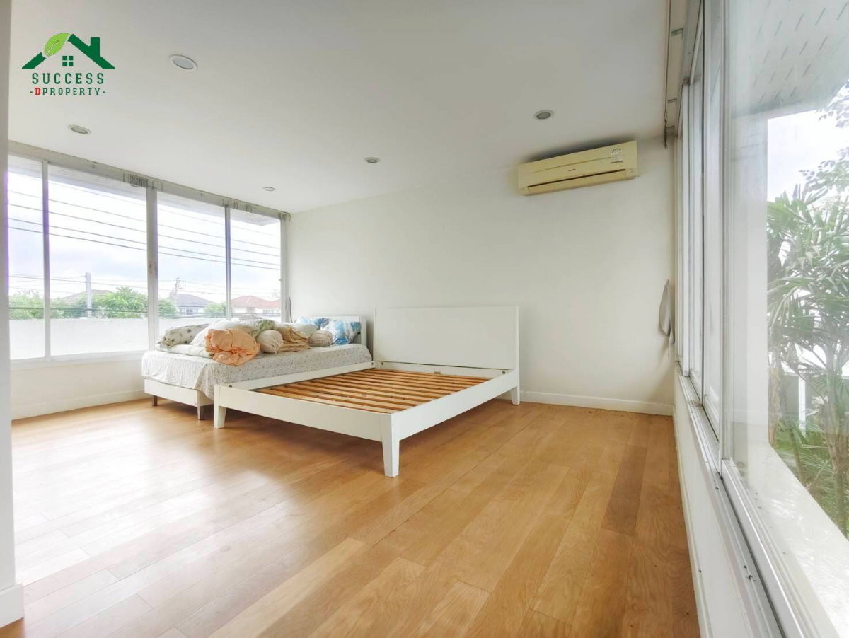 รูป ขายบ้านเดี่ยว คอร์ทยาร์ด วิลล่า พระราม 9 - วงแหวน บ้านหลังริม หน้าบ้านไม่ชนใคร 79 ตร.ว. ทำเลดีติดทางด่วนมอเตอร์เวย์ ใกล้สนามบินสุวรรณภูมิ 80 ตร.ว. - รูปที่ 12/20