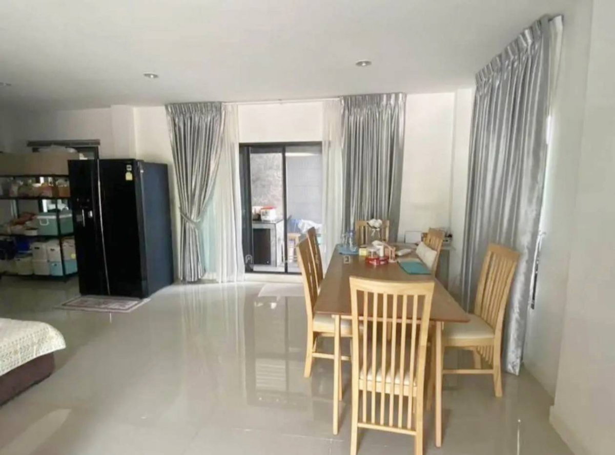 รูป ขายบ้านแฝด บ้านริมสวน ซีนเนอรี่ ขนาด 35 ตร.ว.สภาพใหม่พร้อมอยู่ ใกล้ทางด่วน อยู่ใน ซ.วัดหลวงพ่อโต - รูปที่ 2/8