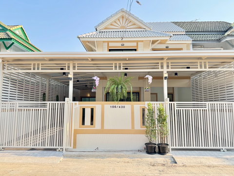 ขายบ้านแฝดพฤกษา 19 วัดลาดปลาดุก 35 ตร.ว. หน้ากว้าง 10 ม. จอดรถ 3 คัน ฟรีโอน