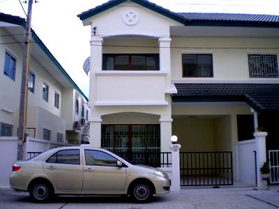 เช่าทาวน์โฮม ชลบุรี : ให้เช่า บ้าน ทฮ ปิยวัตน์ บางแสน 9,500/ด (0982672092)