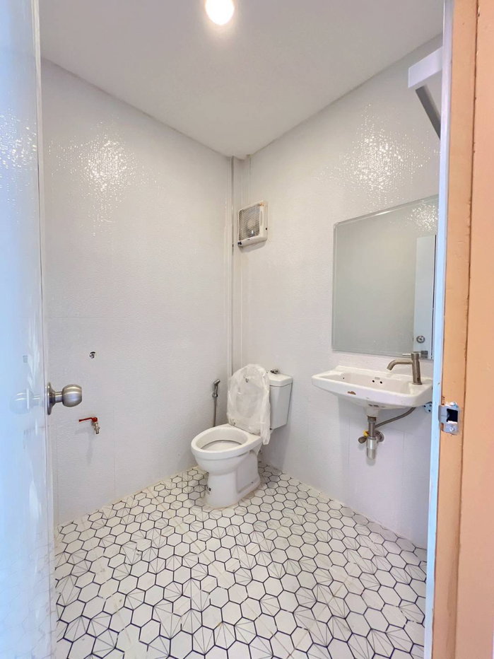 รูป ขายทาวน์เฮาส์วงศ์ชัยนคร บางรักใหญ่ 18 ตร.ว. ใกล้ MRT บางรักใหญ่ 800 ม. มีเทอเรส ฟรีโอน - รูปที่ 11/20