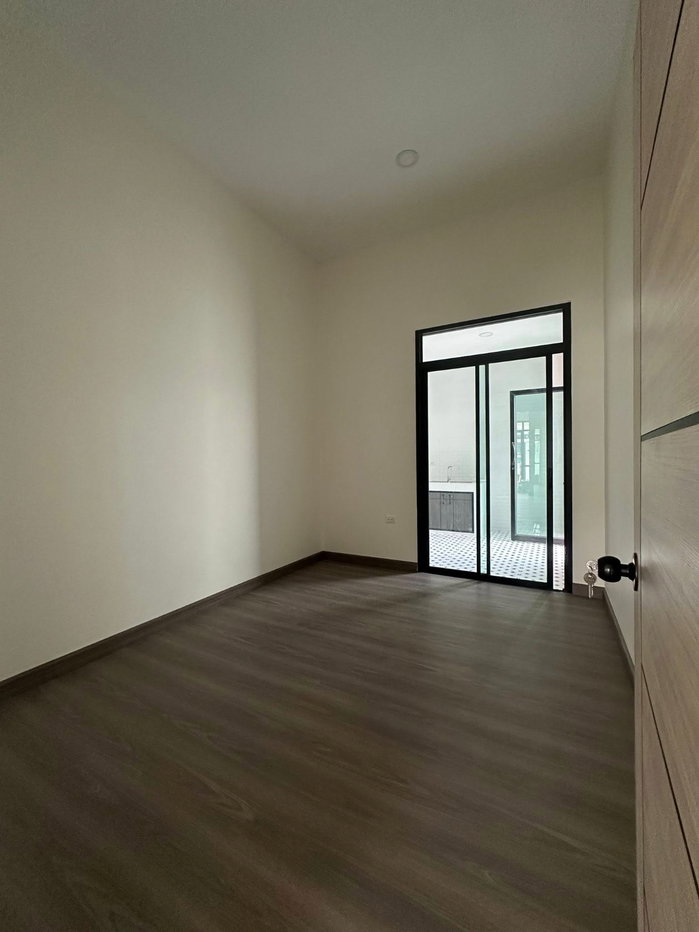 รูป บ้านแฝดรีโนเวทใหม่ ศรีสุชาติ 5 สามกอง พื้นที่กว้าง อยู่สบาย ราคาดี! - รูปที่ 6/14