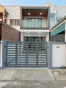 ขายทาวน์เฮาส์อมาตย์วิลล่า สนามบินน้ำ 18 ตร.ว. 3 นอน แต่งใหม่ใกล้กองสลาก ฟรีโอน
