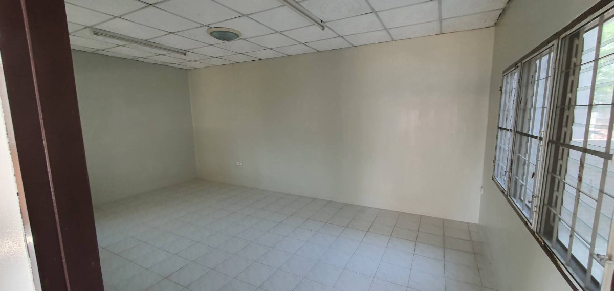 รูป โฮมออฟฟิศทำใหม่เอี่ยม ที่จอดรถ 4 คัน ติดถนนประเสริฐมนูกิจ 42 - รูปที่ 6/20