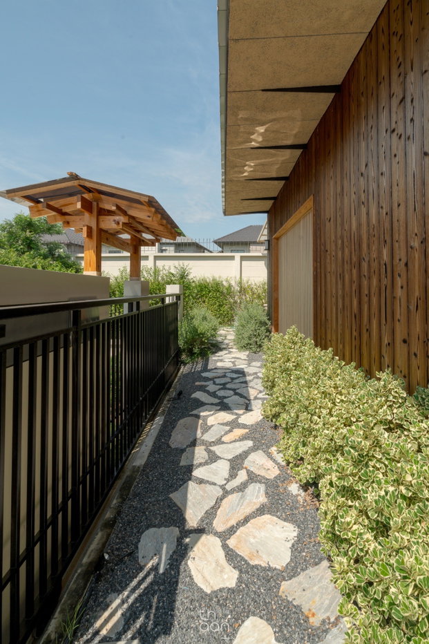 รูป ขายด่วน บ้านเดี่ยวหรู หลังมุม ตกแต่งพร้อมอยู่ สไตล์ Janandi ใกล้เมกะบางนา  - รูปที่ 3/16