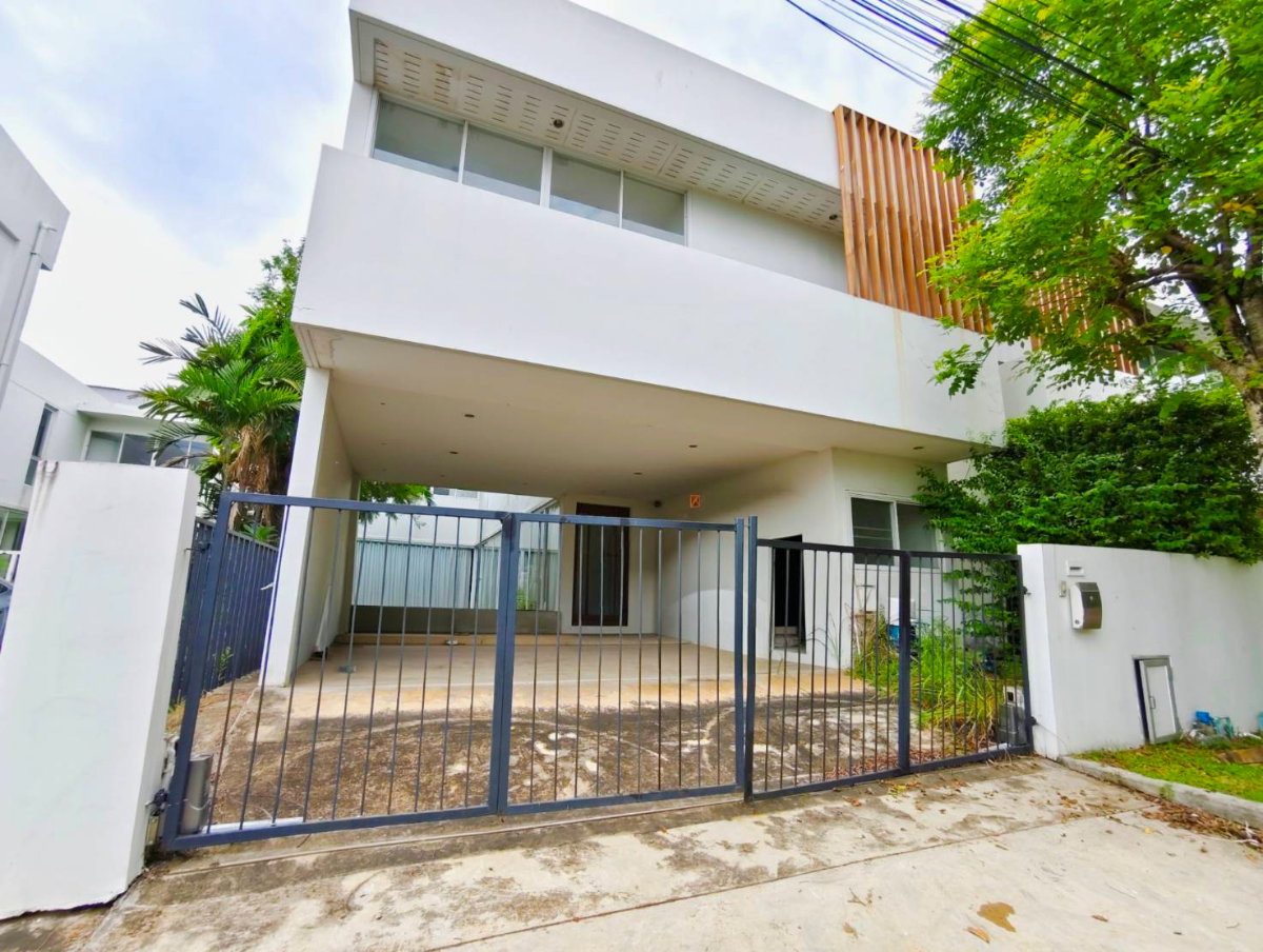 ขายบ้านเดี่ยว คอร์ทยาร์ด วิลล่า พระราม 9 - วงแหวน บ้านหลังริม หน้าบ้านไม่ชนใคร 79 ตร.ว. ทำเลดีติดทางด่วนมอเตอร์เวย์ ใกล้สนามบินสุวรรณภูมิ 80 ตร.ว.