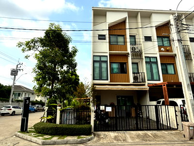 ทาวน์โฮม กรุงเทพมหานคร : ขายบ้านทาวน์เฮ้าส์หลังมุม 3 ชั้น เนื้อที่29.5 ตร.ว. 150 ตร.ม. (เจ้าของขายเอง) หมู่บ้านเพล็กซ์ อ่อนนุช วงแหวน ถนนสุขาภิบาล 2