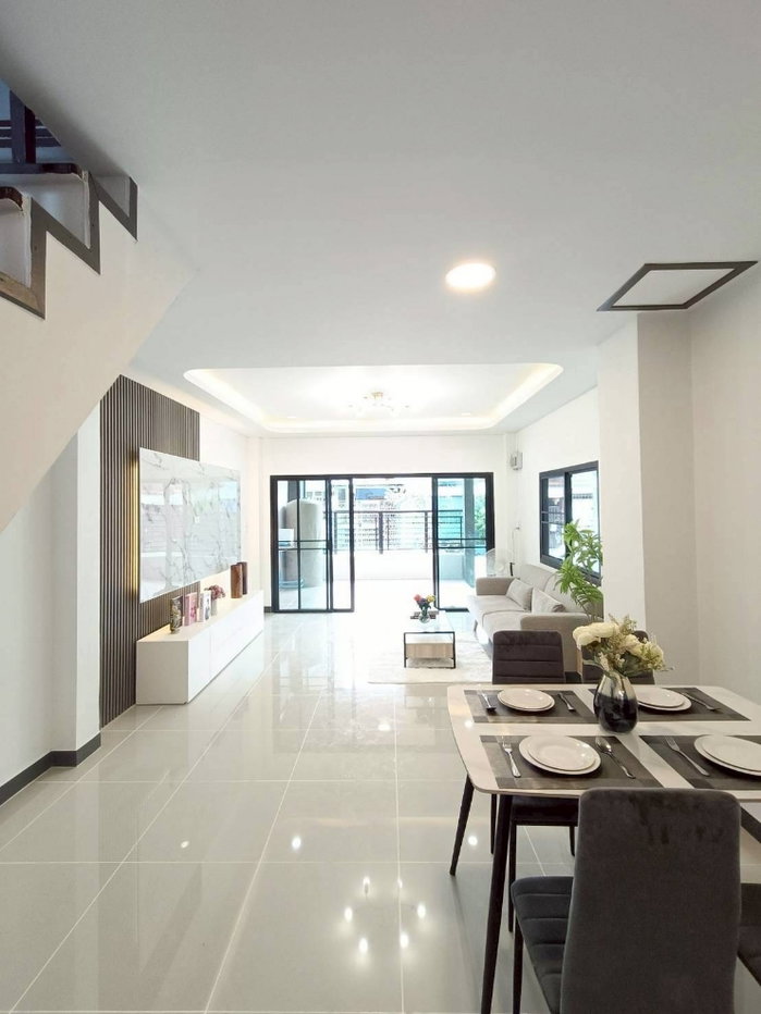 รูป ขายบ้านเดี่ยวรีโนเวทใหม่มือสอง - รูปที่ 8/20