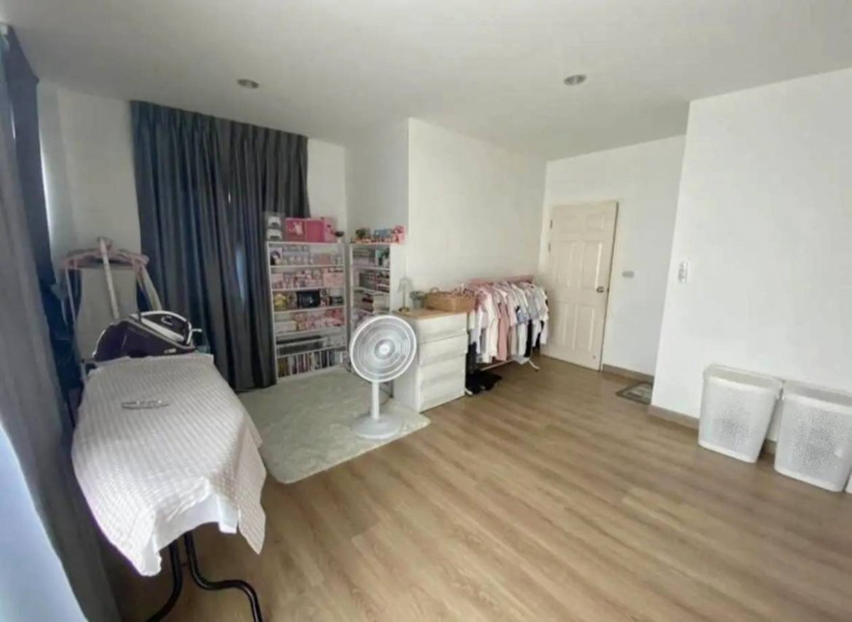 รูป ขายบ้านแฝด บ้านริมสวน ซีนเนอรี่ ขนาด 35 ตร.ว.สภาพใหม่พร้อมอยู่ ใกล้ทางด่วน อยู่ใน ซ.วัดหลวงพ่อโต - รูปที่ 6/8