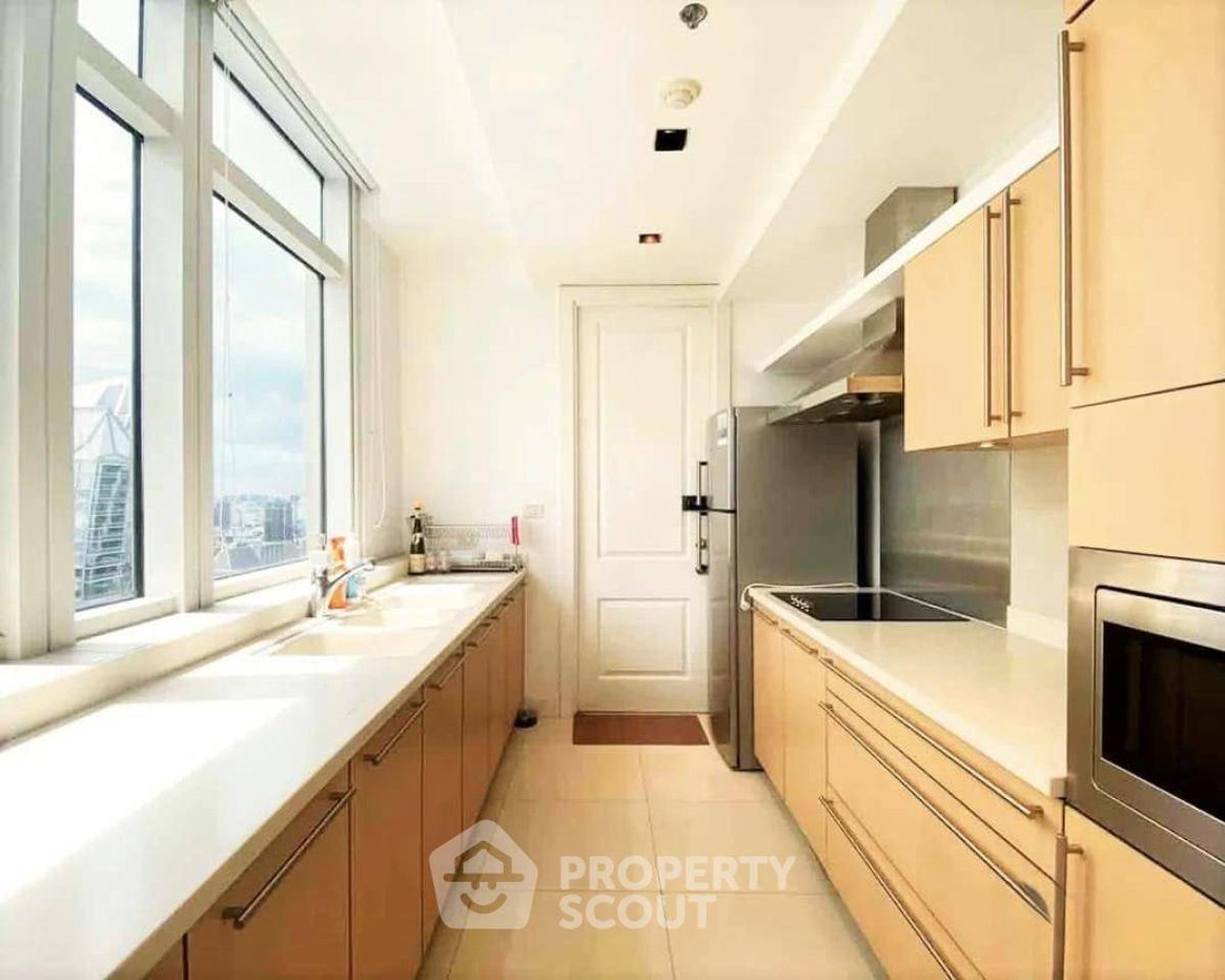 picture 2-BR Condo at Athenee Residence near BTS Phloen Chit (ID 2519678) - 2/5