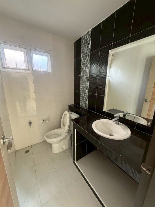 รูป ให้เช่าบ้านโครงการเอเรสมา วิลล่า บ้านสวย ทำเลย่านเศรษฐกิจ สภาพใหม่หลังใหญ่ เดินทางสะดวก ใกล้กาดฝรั่งหางดง-RW007840 - รูปที่ 9/26