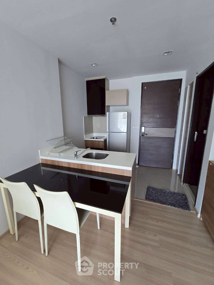 รูป คอนโด 1-ห้องนอน ที่ ริธึ่ม สาทร ใกล้ BTS สะพานตากสิน (ID 2785898) - รูปที่ 2/6