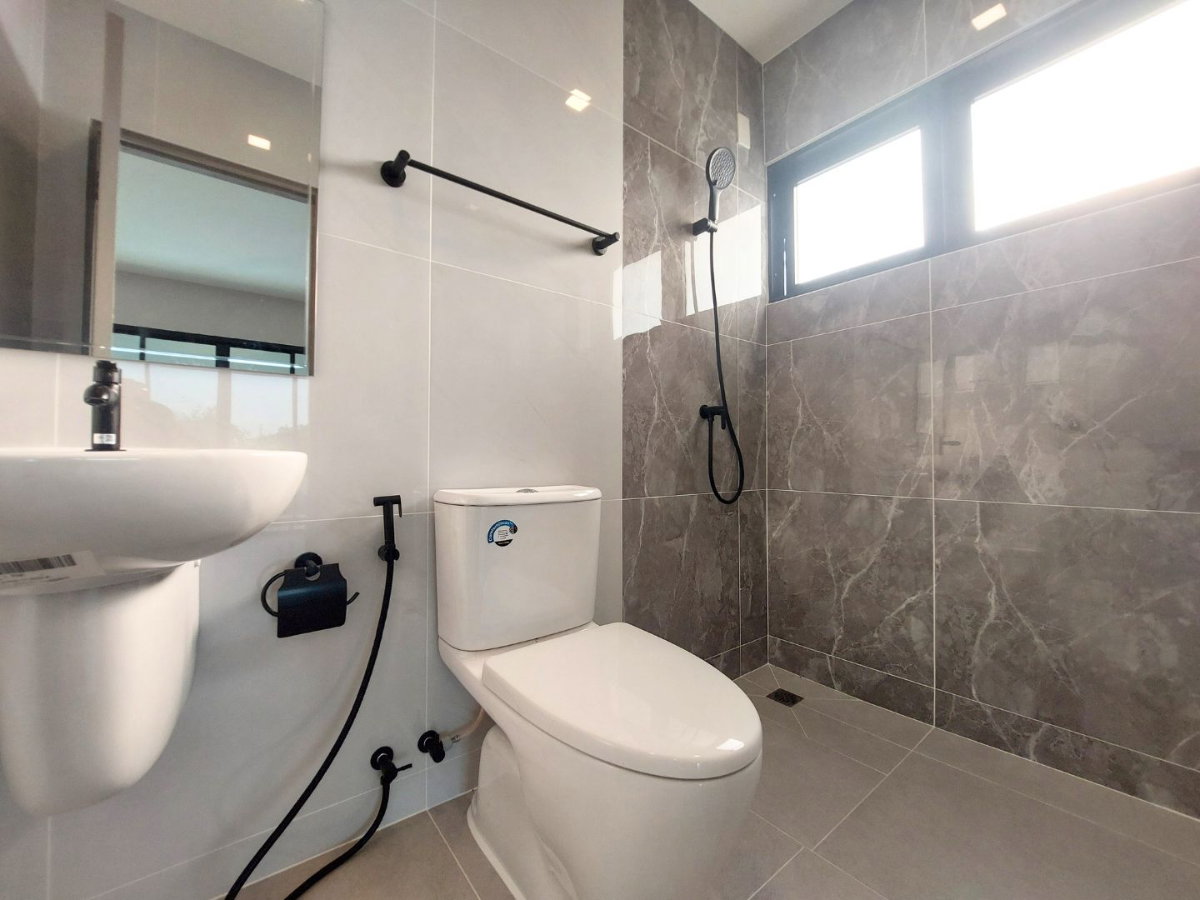 รูป คฤหาสน์ 156 ตร.ว. แบรนด์ LH! ม.ชลลดา บางบัวทอง พื้นที่ใช้สอยยักษ์ 337 ตร.ม. 4 นอน 4 น้ำ - รูปที่ 27/42