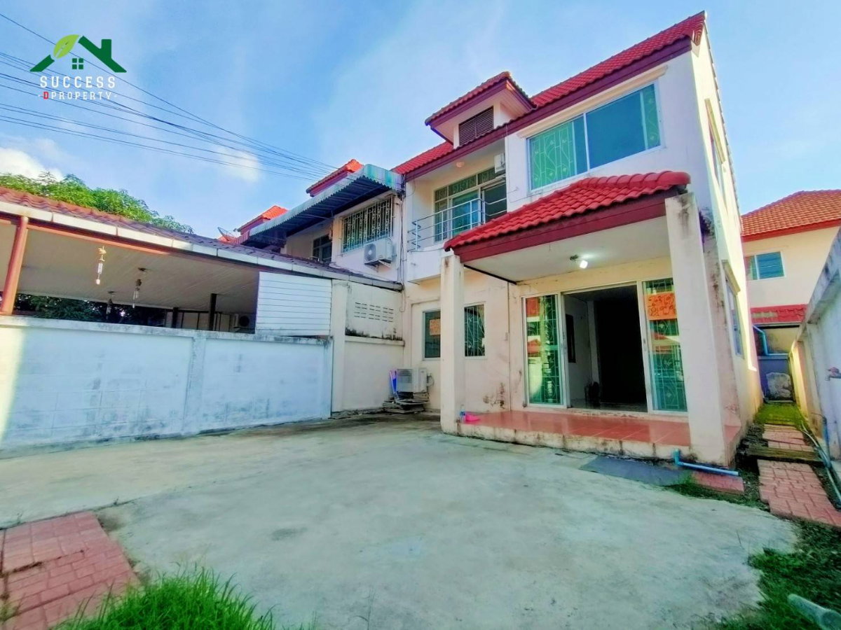 รูป ขายทาวน์เฮ้าส์ ม.เด่นชัย ซอยมังกร-แพรกษา บ้านหลังริม เนื้อที่เยอะ ขนาด 31.5 ตร.ว. 4 นอน สภาพดี ใกล้ตลาดเด่นชัย เดินทางสะดวก - รูปที่ 2/16