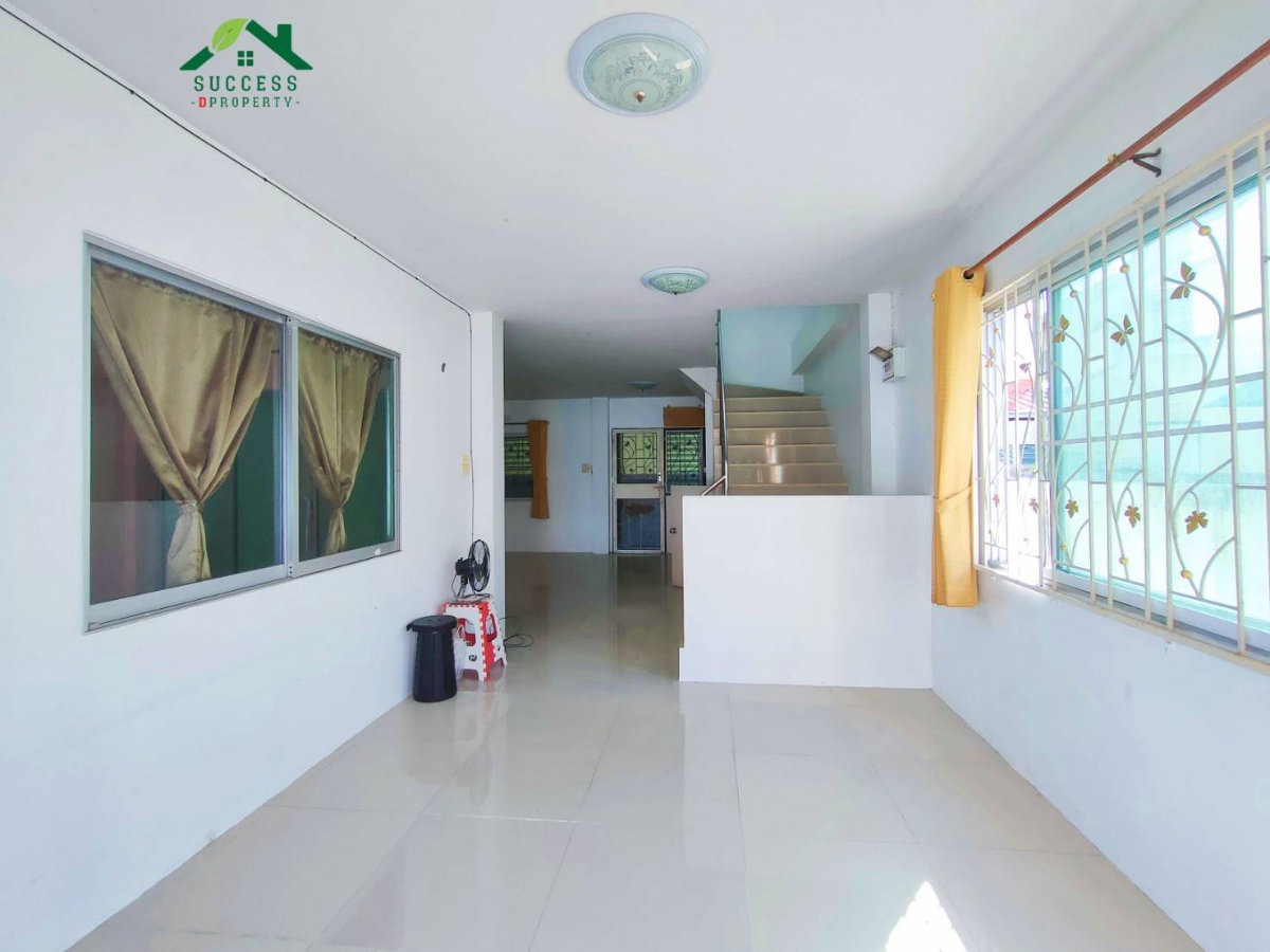 รูป ขายทาวน์เฮ้าส์ ม.เด่นชัย ซอยมังกร-แพรกษา บ้านหลังริม เนื้อที่เยอะ ขนาด 31.5 ตร.ว. 4 นอน สภาพดี ใกล้ตลาดเด่นชัย เดินทางสะดวก - รูปที่ 4/16