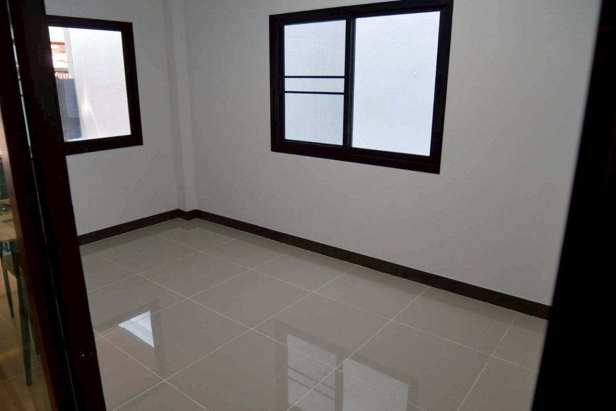 รูป S2962 ขายบ้านเดี่ยว 2 ชั้น ตกแต่งใหม่ทั้งหลัง หมู่บ้านอมรทรัพย์ อยู่วิทยา หนองจอก จบในงบไม่ถึง 2 ล้าน - รูปที่ 6/11