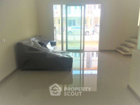 3-BR Townhouse in Saphan Sung (ID 2747316)