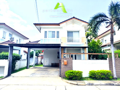 Houses for sale Bangkok : For sale: Detached house, Parkway Aliv Ramkhamhaeng (Parkway Chalet, new phase), near the BTS Skytrain. 3 bedrooms, 3 bathrooms. Beautiful house,