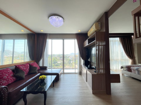 Green Lake Condo offers great views and a peaceful atmosphere living here makes you feel happy every day