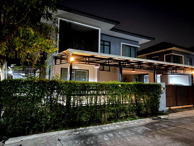 Houses for rent Samut Prakarn : 🔥 (Just Available!) Corner Detached House Near Mega Bangna | Only 10 Minutes | Private & Airy Living