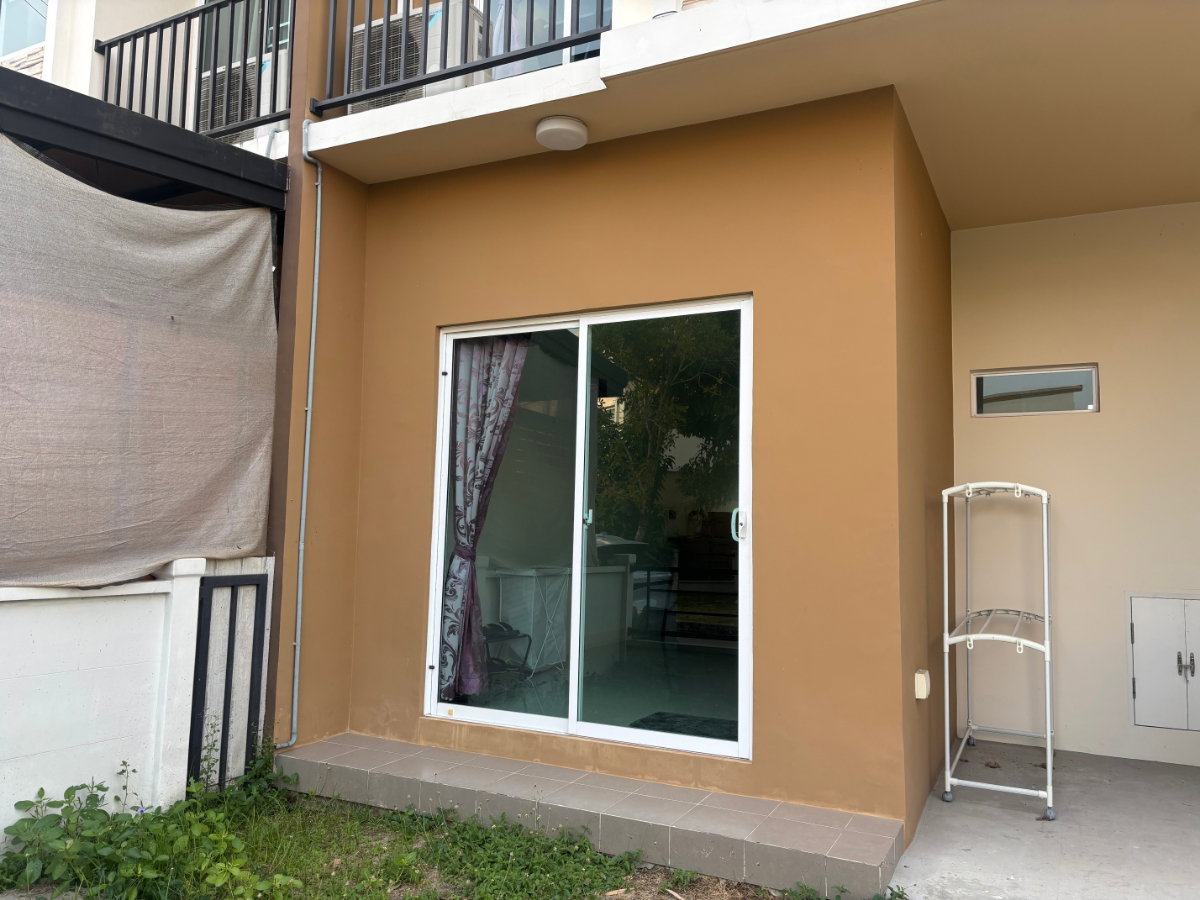 รูป ทาวน์โฮม 2 ชั้น Grande Pleno รัตนาธิเบศร์ หลังมุม พื้นที่ใหญ่สุดของบ้านทาวน์โฮมในโครงการที่กำลังขาย - รูปที่ 2/27