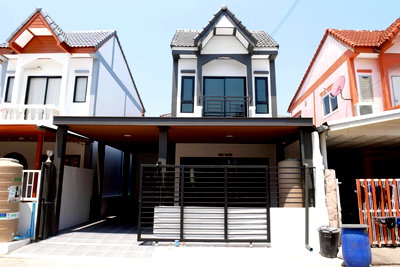 ทาวน์โฮม เขตหนองจอก : S2962 ขายบ้านเดี่ยว 2 ชั้น ตกแต่งใหม่ทั้งหลัง หมู่บ้านอมรทรัพย์ อยู่วิทยา หนองจอก จบในงบไม่ถึง 2 ล้าน