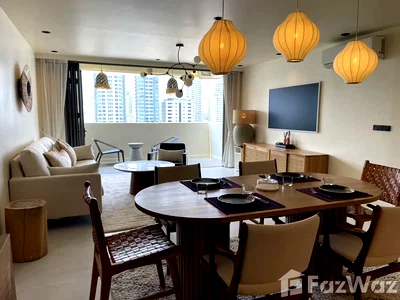 Condos for sale Benjasiri Park : Three Bedrooms Condo in Sukhumvit 39 6167133