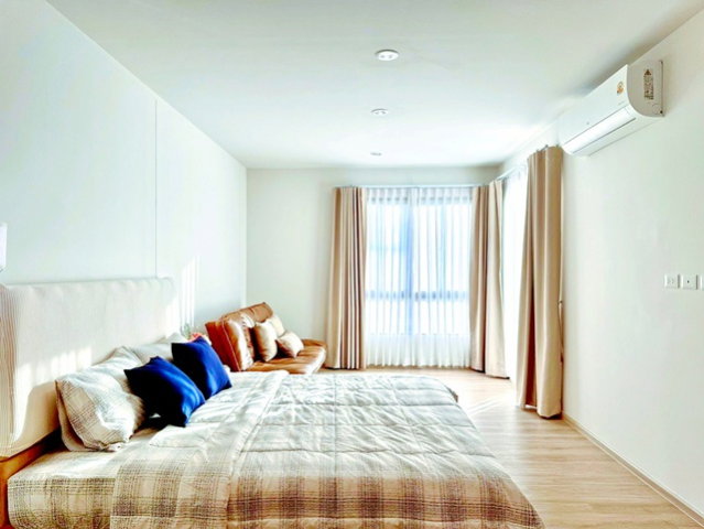 รูป ARL ลาดกระบัง 900 ม. รอยัลลาดกระบังกอล์ฟ จอดรถ2-3คัน ทาวน์โฮม 3 ชั้น กว้าง 5.5 เมตร 3-4นอน 4 น้ำ 20 ตร.ว. 240 ตร.ม. สุวรรณภูมิ - รูปที่ 2/8