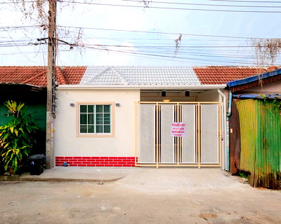 ขายทาวน์โฮม : ขายทาวน์เฮ้าส์บัวทอง 4 บ้านกล้วย-ไทรน้อย 18 ตร.ว. 3 นอน แต่งใหม่พร้อมอยู่ ฟรีโอน