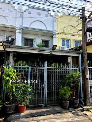 ทาวน์โฮม กรุงเทพมหานคร : ทาวน์เฮ้าส์ 2 ชั้นหมู่บ้านกรุงทอง 4 นวมินทร์ 111 บึงกุ่ม  โลตัสโพธิ์แก้ว