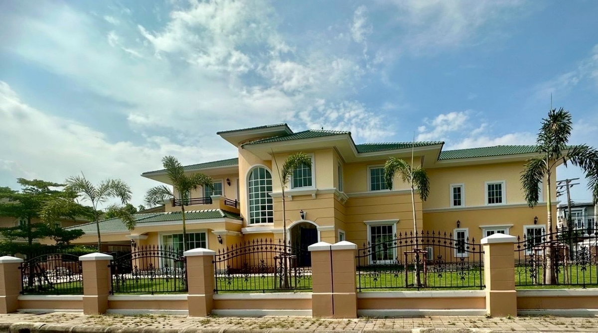 รูป ขายบ้านหรู หมู่บ้านแกรนด์โมนาโค ถนนเลียบวงแหวนกาญจนาภิเษก ใกล้เมกะบางนา - รูปที่ 1/10