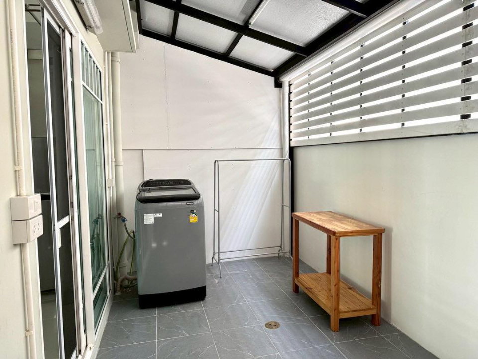 รูป ให้เช่าทาวน์เฮาส์สไตล์โมเดิร์นวินเทจ หมู่บ้าน Villaggio บ้านคุณภาพ ต้อนรับสัตว์เลี้ยง ใกล้โรงเรียนต้นกล้า ใกล้รวมโชคมอลล์ -RW007841 - รูปที่ 8/9