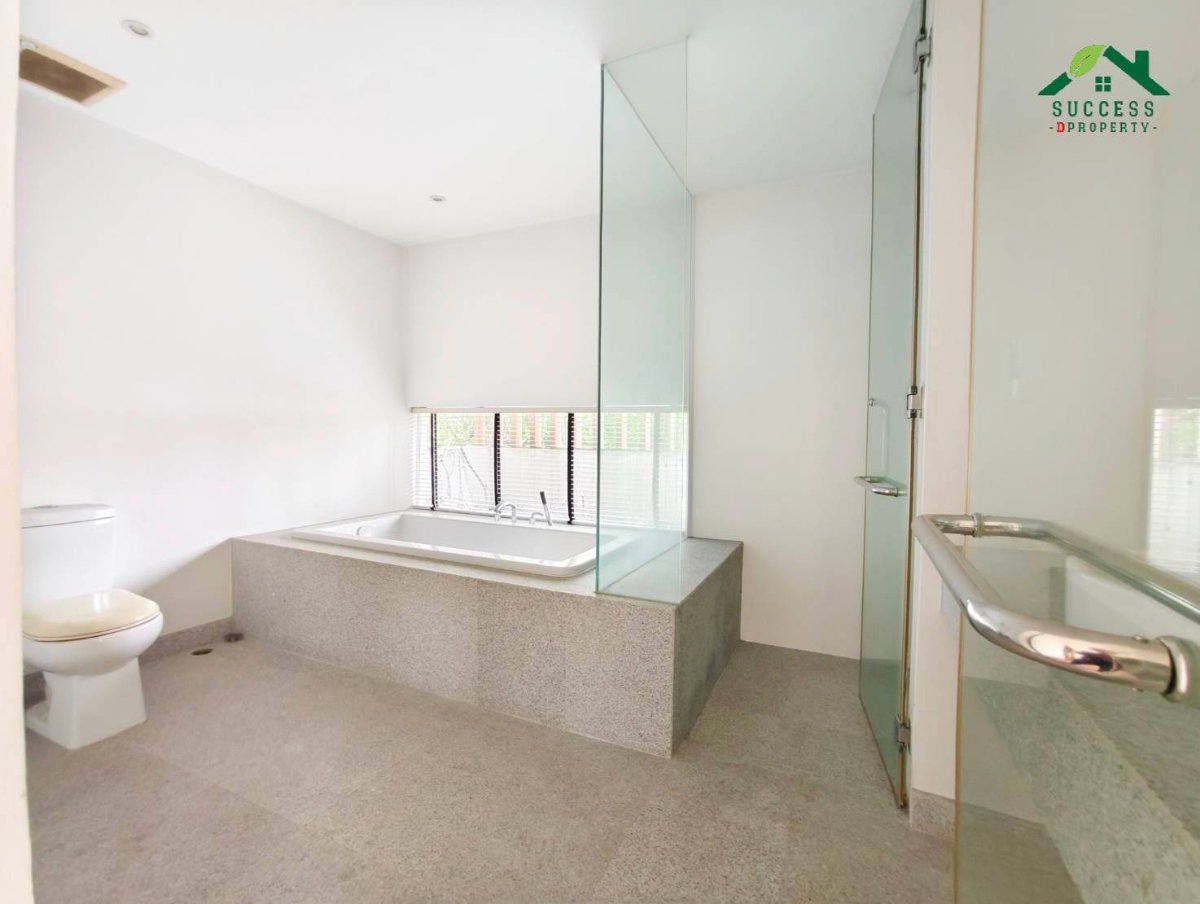 รูป ขายบ้านเดี่ยว คอร์ทยาร์ด วิลล่า พระราม 9 - วงแหวน บ้านหลังริม หน้าบ้านไม่ชนใคร 79 ตร.ว. ทำเลดีติดทางด่วนมอเตอร์เวย์ ใกล้สนามบินสุวรรณภูมิ 80 ตร.ว. - รูปที่ 15/20